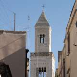 ...cos� come la parte terminale del campanile...